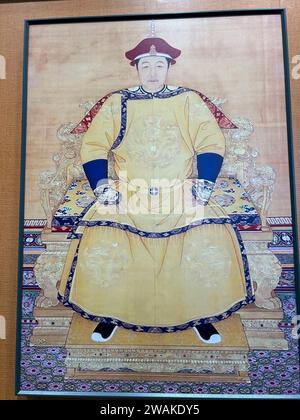Pechino, Cina, Arte Cinese, Ritratto dell'Imperatore Cinese Qianlong Lang, Dinastia Ming, (XVI secolo) in mostra 'Tempio del Paradiso' bella arte Yongzheng Foto Stock