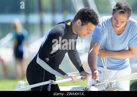 l'uomo della barca a vela Foto Stock