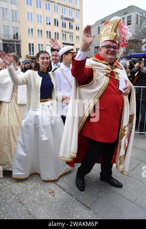 Narrhalla Jugend Prinzenpaar Luna I. 13 Viktor i 13 Guenther Grauer Praesident Muenchen 05.01.2024 Marienplatz Narrhalla Faschingsprinzenpaar und Narrhalla Inthronisation Stadtschluesseluebergabe Muenchen **** Narrhalla giovane principe e principessa Luna i 13 Viktor i 13 Guenther Grauer Presidente Monaco di Baviera 05 01 2024 Marienplatz Narrhalla principessa Narrhalla e Narrenplatz Narrhalla consegna delle chiavi della città di Monaco Foto Stock