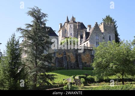 Il Château de Fayrac sulle rive del fiume Dordogna sulla rotta turistica tra il Château de Castelnaud e il Château de Les Milandes. Archi Foto Stock