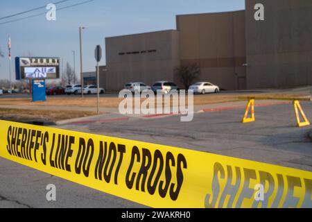 Perry, IA, USA. 5 gennaio 2024. La scuola superiore e la scuola media hanno combinato l'edificio a Perry, IA, venerdì 5 gennaio 2024. Una sparatoria scolastica ieri ha provocato la morte di una vittima di sesta elementare dell'attacco. Altri cinque tra cui il preside della scuola sono rimasti feriti.Perry, popolazione 7900, si trova nella contea di Dallas, a circa 40 miglia a nord-ovest di Des Moines. (Immagine di credito: © Fritz Nordengren/ZUMA Press Wire) SOLO USO EDITORIALE! Non per USO commerciale! Foto Stock