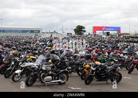 Parcheggio biciclette al Gran Premio di Gran Bretagna di Formula 1 di Silverstone 2023 Foto Stock