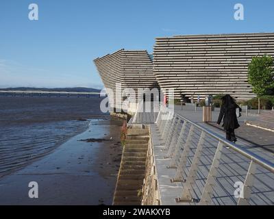 DUNDEE, Regno Unito - 12 SETTEMBRE 2023: Victoria and Albert Museum Foto Stock