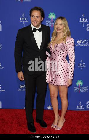 Margot Robbie e Tom Ackerley partecipano al 35 ° annuale Palm Springs International Film Awards al Palm Springs Convention Center il 4 gennaio 2024 a Palm Springs, California. Foto: Crash/imageSPACE credito: Imagespace/Alamy Live News Foto Stock