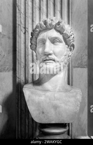 Busto dell'imperatore Adriano sovrano dell'impero romano, morto nel 138 d.C.; Musei Vaticani, Roma, Italia. Foto Stock