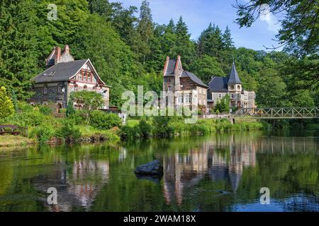 Case sul fiume Bode, villaggio di Treseburg, valle Bodetal, distretto di Harz, Sassonia-Anhalt, Germania, Europa Foto Stock