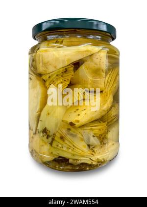 Carciofi tagliati in olio in vaso di vetro isolato su bianco con percorso di ritaglio incluso Foto Stock