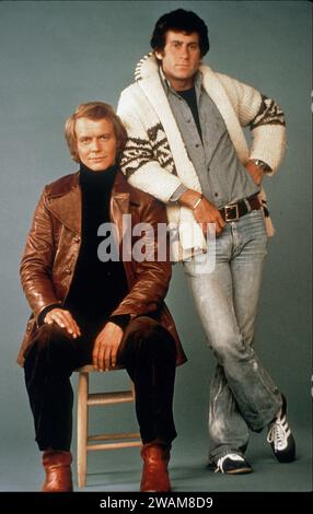 Intorno al 1979: Attori DAVID SOUL (a sinistra) e PAUL MICHAEL GLASER sul set di 'Starsky & Hutch' a Los Angeles. (Immagine di credito: © Globe Photos/ZUMA Wire) SOLO USO EDITORIALE! Non per USO commerciale! Foto Stock