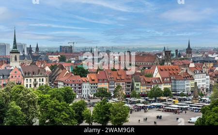 Erfurt, Germania - 20 maggio 2023: Vista aerea panoramica di Erfurt, Germania. Copia spazio. Foto Stock