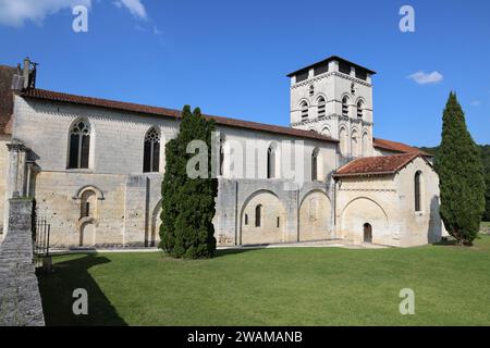 L'abbazia di Notre-Dame de Chancelade in stile romanico e la sua chiesa abbaziale si trovano a Chancelade, vicino a Périgueux nel Périgord Blanc. La costruzione di t Foto Stock