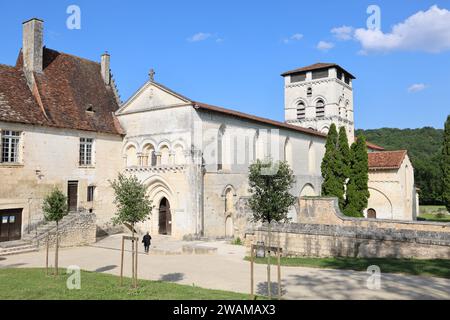 L'abbazia di Notre-Dame de Chancelade in stile romanico e la sua chiesa abbaziale si trovano a Chancelade, vicino a Périgueux nel Périgord Blanc. La costruzione di t Foto Stock