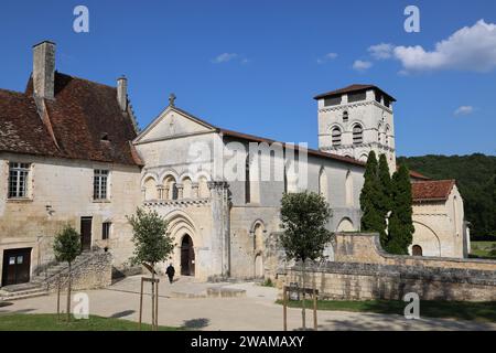 L'abbazia di Notre-Dame de Chancelade in stile romanico e la sua chiesa abbaziale si trovano a Chancelade, vicino a Périgueux nel Périgord Blanc. La costruzione di t Foto Stock