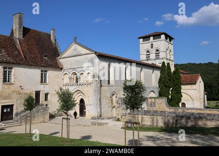 L'abbazia di Notre-Dame de Chancelade in stile romanico e la sua chiesa abbaziale si trovano a Chancelade, vicino a Périgueux nel Périgord Blanc. La costruzione di t Foto Stock