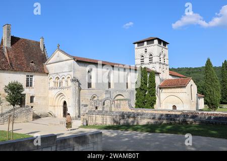 L'abbazia di Notre-Dame de Chancelade in stile romanico e la sua chiesa abbaziale si trovano a Chancelade, vicino a Périgueux nel Périgord Blanc. La costruzione di t Foto Stock