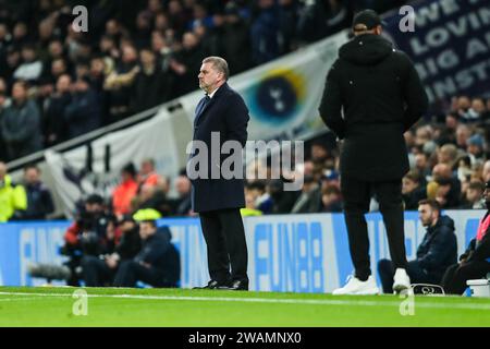 Il manager del Tottenham Hotspur Ange Postecoglou sulla linea di contatto durante il Tottenham Hotspur FC vs Burnley FC Emirates fa Cup 3° turno match al Tottenham Hotspur Stadium, Londra, Inghilterra, Regno Unito il 5 gennaio 2024 credito: Every Second Media/Alamy Live News Foto Stock