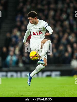 Brennan Johnson del Tottenham Hotspur si fa un tocco durante il terzo turno di Tottenham Hotspur FC vs Burnley FC Emirates fa Cup al Tottenham Hotspur Stadium, Londra, Inghilterra, Regno Unito il 5 gennaio 2024 Credit: Every Second Media/Alamy Live News Foto Stock