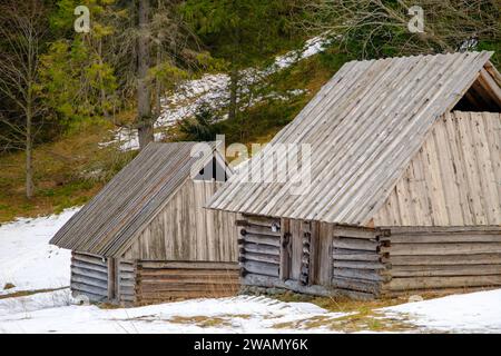 Tatra Mountains, Polonia - 30 dicembre 2023: Rifugio montano nella valle di Strazyska nei monti Tatra in inverno Foto Stock