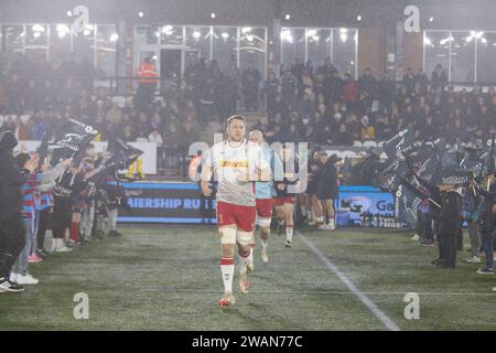 Newcastle, Regno Unito. 5 gennaio 2024. Alex Dombrandt degli Harlequins guida il suo fianco per il Gallagher Premiership match tra Newcastle Falcons e Harlequins al Kingston Park di Newcastle venerdì 5 gennaio 2024. (Foto: Chris Lishman | mi News) crediti: MI News & Sport /Alamy Live News Foto Stock