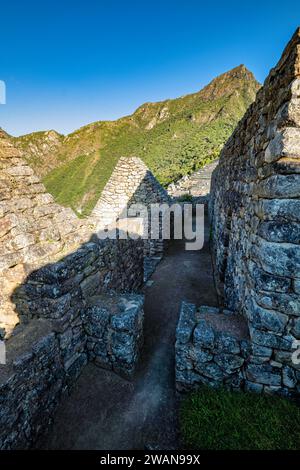 Machu Picchu non è solo un sito patrimonio dell'umanità dell'UNESCO e una nuova meraviglia del mondo, ma è davvero un sito spettacolare da vedere. Si trova a 7.000 metri Foto Stock