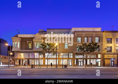 New Pershing Apartments, 5th Street e Main Street nel centro di Los Angeles, riutilizzo adattivo del 1889 Pershing Hotel e Roma Hotel 1905, esterni/interni. Foto Stock