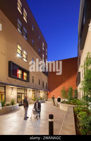 New Pershing Apartments, 5th Street e Main Street nel centro di Los Angeles, riutilizzo adattivo del 1889 Pershing Hotel e Roma Hotel 1905, esterni/interni. Foto Stock