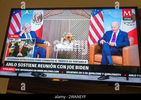 Merida Mexico, centro storico, schermo tv via cavo, incontro con il presidente degli Stati Uniti Joe Biden, Andres Manuel Lopez Obrador Foto Stock
