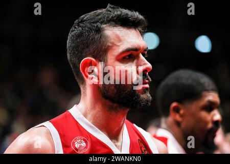 Milano, Italia. 5 gennaio 2024. Giampaolo Ricci n. 17 dell'EA7 Emporio Armani Milan visto durante la partita della stagione regolare turca EuroLeague 2023/24 Round 19 tra EA7 Emporio Armani Milan e FC Bayern Monaco al Mediolanum Forum. PUNTEGGIO FINALE : EA7 Milano 76 | 62 Bayern M. credito: SOPA Images Limited/Alamy Live News Foto Stock