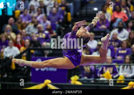 5 gennaio 2024: Aleah Finnegan della LSU compete sul pavimento durante l'azione NCAA Gymnastics tra Ohio St. Buckeyes e LSU Tigers al Pete Maravich Assembly Center di Baton Rouge, LOUISIANA. Jonathan Mailhes/CSM Foto Stock