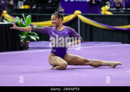 5 gennaio 2024: Haleigh Bryant della LSU compete sul pavimento durante l'azione NCAA Gymnastics tra Ohio St. Buckeyes e LSU Tigers al Pete Maravich Assembly Center di Baton Rouge, LOUISIANA. Jonathan Mailhes/CSM Foto Stock