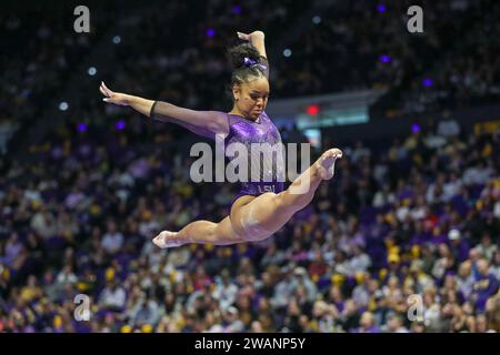 5 gennaio 2024: Konnor McClain della LSU gareggia sulla trave di bilanciamento durante l'azione della NCAA Gymnastics tra Ohio St. Buckeyes e LSU Tigers al Pete Maravich Assembly Center di Baton Rouge, LOUISIANA. Jonathan Mailhes/CSM (immagine di credito: © Jonathan Mailhes/Cal Sport Media) Foto Stock