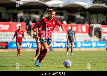 Adelaide, Australia. 6 gennaio 2024. Adelaide, Australia, 6 gennaio 2024: Maruschka Waldus (19 Adelaide United) libera la palla durante la partita della Liberty A-League tra Adelaide United e Melbourne City al Marden Sports Complex di Adelaide, Australia (Noe Llamas/SPP) credito: SPP Sport Press Photo. /Alamy Live News Foto Stock