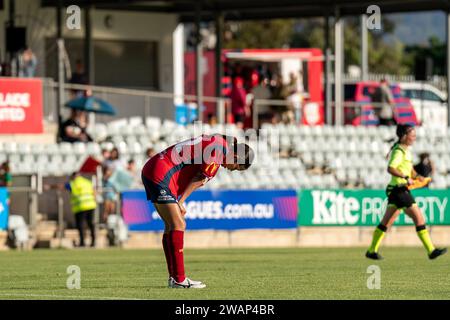Adelaide, Australia. 6 gennaio 2024. Adelaide, Australia, 6 gennaio 2024: Nanako Sasaki (12 Adelaide United) sembra smentito dopo la partita della Liberty A-League tra Adelaide United e Melbourne City al Marden Sports Complex di Adelaide, Australia (Noe Llamas/SPP) credito: SPP Sport Press Photo. /Alamy Live News Foto Stock
