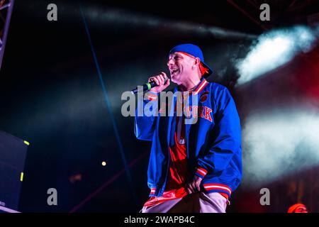 Salerno, Italia. 5 gennaio 2024, Cava de' Tirreni, Salerno, Italia: Il rapper Clementino, alias Clemente Maccaro, si esibisce durante la notte Bianca 2024 in diretta il 5 gennaio 2024 a Cava de' Tirreni, Salerno, Italia (Credit Image: © Francesco Luciano/ZUMA Press Wire) SOLO USO EDITORIALE! Non per USO commerciale! Crediti: ZUMA Press, Inc./Alamy Live News Foto Stock