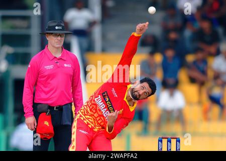 Colombo, Sri Lanka. 6 gennaio 2024. Il Sikandar Raza dello Zimbabwe si esibisce durante la prima partita internazionale di cricket di un giorno tra Sri Lanka e Zimbabwe allo Stadio R. Premadasa di Colombo il 6 gennaio 2024. Viraj Kothalwala/Alamy Live News Foto Stock