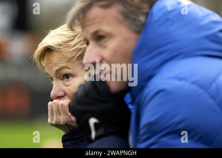 HAARLEM - allenatori vera Pauw, Andries Jonker durante il tradizionale incontro di Capodanno con le ex internazionali della squadra femminile olandese al Royal HFC. ANP OLAF KRAAK paesi bassi fuori - belgio fuori Foto Stock