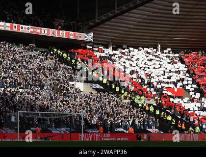 Sunderland, Regno Unito. 6 gennaio 2024. Entrambi i set di tifosi mostrano i loro colori prima della partita di fa Cup allo Stadium of Light, Sunderland. Il credito fotografico dovrebbe leggere: Nigel Roddis/Sportimage Credit: Sportimage Ltd/Alamy Live News Foto Stock