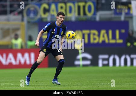 Milano, Italia. 6 gennaio 2024. Benjamin Pavard del FC Internazionale in azione durante la partita di serie A tra FC Internazionale e Hellas Verona allo Stadio Giuseppe Meazza il 6 gennaio 2024 a Milano. Crediti: Marco Canoniero/Alamy Live News Foto Stock