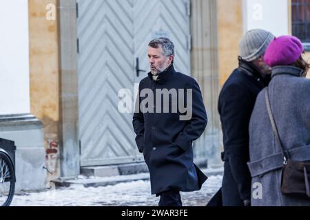 Il principe ereditario Frederik dopo il funerale del produttore, regista e console generale Michael Haslund-Christensen da Kastelskirken a Copenaghen sabato 6 gennaio 2024. Michael Haslund-Christensen è morto 58 anni. Il 14 gennaio 2024, la regina Margrethe II abdica come regina di Danimarca e lascia il trono al principe ereditario Frederik, che sarà proclamato re Frederik X lo stesso giorno. (Foto: Ólafur Steinar Rye Gestsson/Ritzau Scanpix) Foto Stock