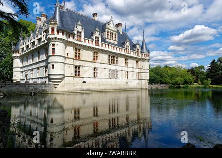 Il castello di Azay-le-Rideau, uno dei castelli più popolari in Francia Foto Stock