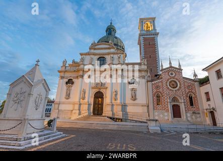 Vicenza - la chiesa del Santuario Santa Maria di Monte Berico alla luce del mattino. Foto Stock