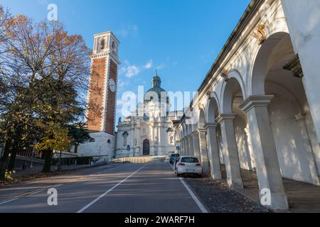 Vicenza - la chiesa del Santuario Santa Maria di Monte Berico alla luce del mattino. Foto Stock