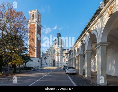 Vicenza - la chiesa del Santuario Santa Maria di Monte Berico alla luce del mattino. Foto Stock