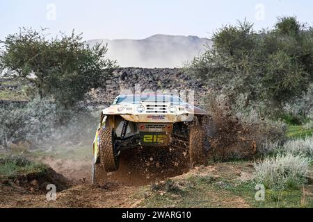 Al-Ula e al Henakiyah, Arabia Saudita. 6 gennaio 2024. 218 HAN Wei (chn), ma li (chn), Hanwei Motorsport Team, HW2024 foderato rosso, FIA Ultimate, azione durante la fase 1 della Dakar 2024 del 6 gennaio 2024 tra al-Ula e al Henakiyah, Arabia Saudita - foto Eric Vargiolu / DPPI Foto Stock