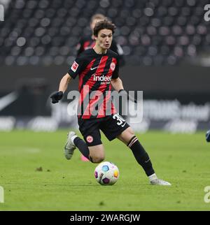 Francoforte sul meno, Deutschland. 6 gennaio 2024. 06.01.2024, Fussball Testspiel, Eintracht Frankfurt - SC Freiburg, emonline, emspor, v.l., Paxten Aaronson (Eintracht Frankfurt) LE NORMATIVE DFL/DFB VIETANO QUALSIASI USO DI FOTOGRAFIE COME SEQUENZE DI IMMAGINI E/O QUASI-VIDEO. Credito xdcx: dpa/Alamy Live News Foto Stock