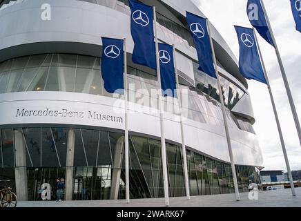 Stoccarda, Germania - 28 agosto 2010: Il Museo Mercedes-Benz di Stoccarda, progettato da uno Studio, è stato inaugurato nel 2006. Copre la storia dei Merced Foto Stock