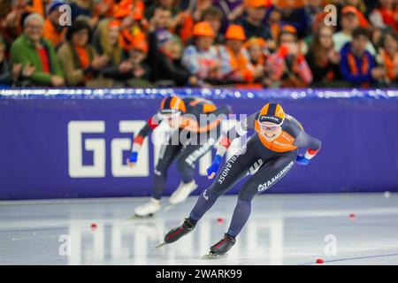 HEERENVEEN, PAESI BASSI - 6 GENNAIO: Antoinette Rijpma-De Jong, Marijke Groenewoudof Paesi Bassi che gareggiano sui 1500 m delle donne durante i campionati europei di pattinaggio di velocità ISU a Thialf il 6 gennaio 2024 a Heerenveen, Paesi Bassi. (Foto di Douwe Bijlsma/Orange Pictures) Foto Stock