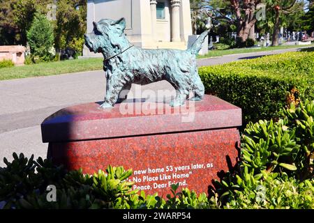 Los Angeles, California: TOTO Canine Movie Star Memorial, protagonista del film del 1939 "il mago di Oz" all'Hollywood Forever Cemetery Foto Stock