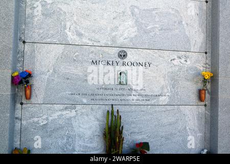 Los Angeles, California: Tomba di MICKEY ROONEY all'Hollywood Forever Cemetery, situato al 6000 di Santa Monica Blvd Foto Stock