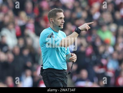 Sunderland, Regno Unito. 6 gennaio 2024. L'arbitro Craig Pawson durante la partita di fa Cup allo Stadium of Light, Sunderland. Il credito fotografico dovrebbe leggere: Nigel Roddis/Sportimage Credit: Sportimage Ltd/Alamy Live News Foto Stock