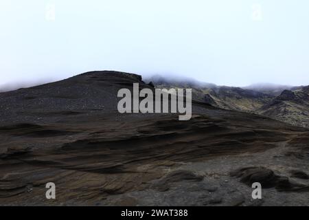 Reykjanesfólkvangur è una splendida riserva naturale in Islanda, piena di meraviglie naturali, tra cui piscine geotermiche e sorgenti termali Foto Stock